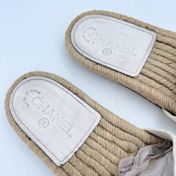 Chanel Authentic White Leather Espadrilles Flats Sandals Slides CC 9 Jewels 40 - Picture 5 of 12